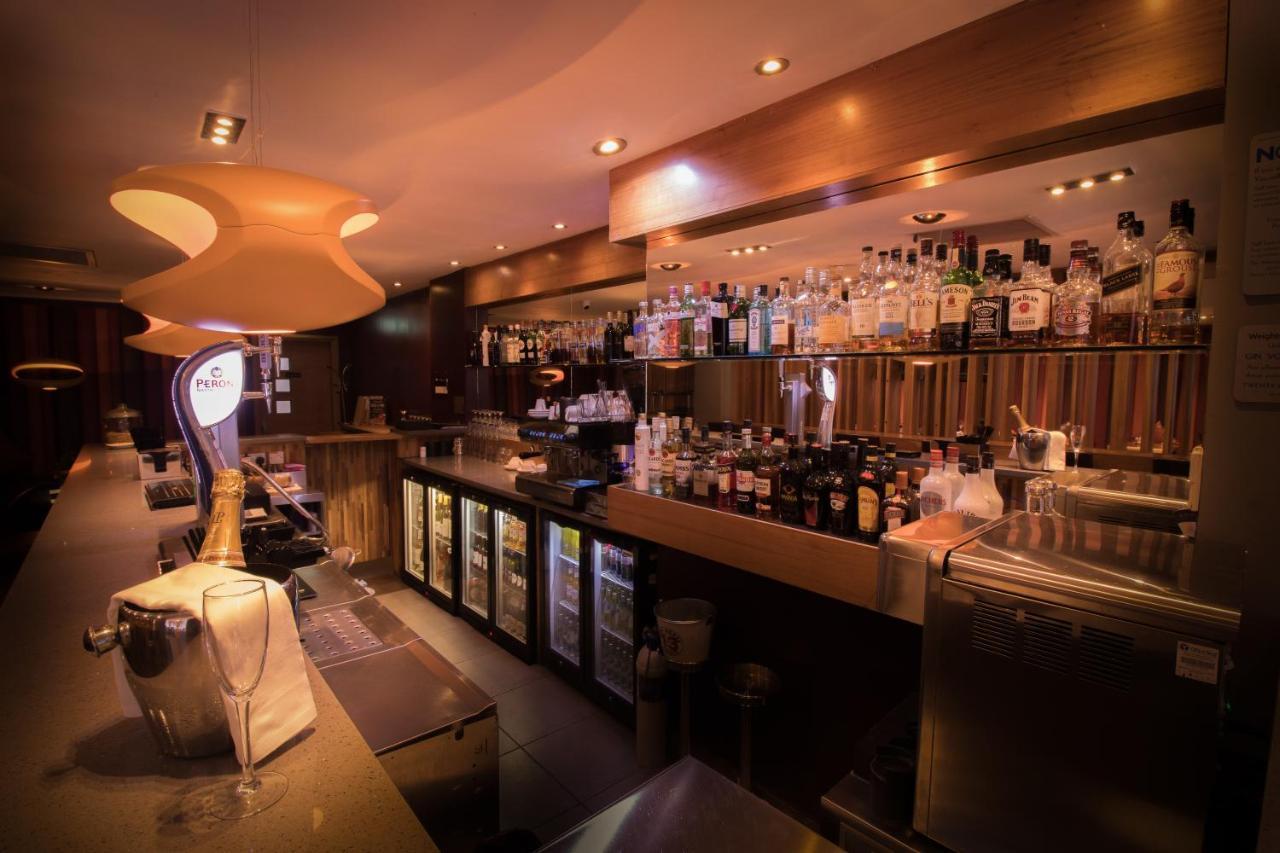 The Continental Hotel, Heathrow Hounslow Exterior photo